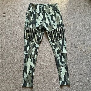 Agnes & Dora Camouflage Moto Jeggings Size Medium